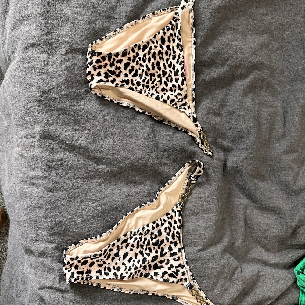 Victoria's Secret Sm Leopard Print Bikini Bottoms
